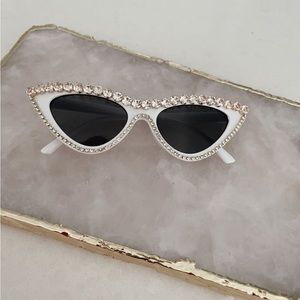 BRAND NEW Untamed Petals “boss babe sunnies”